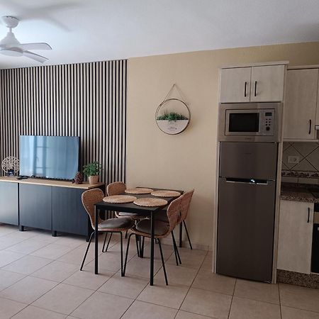 לוס כריסטיאנוס Greatly Located Apartment With Heated Pool, Los Cristianos מראה חיצוני תמונה