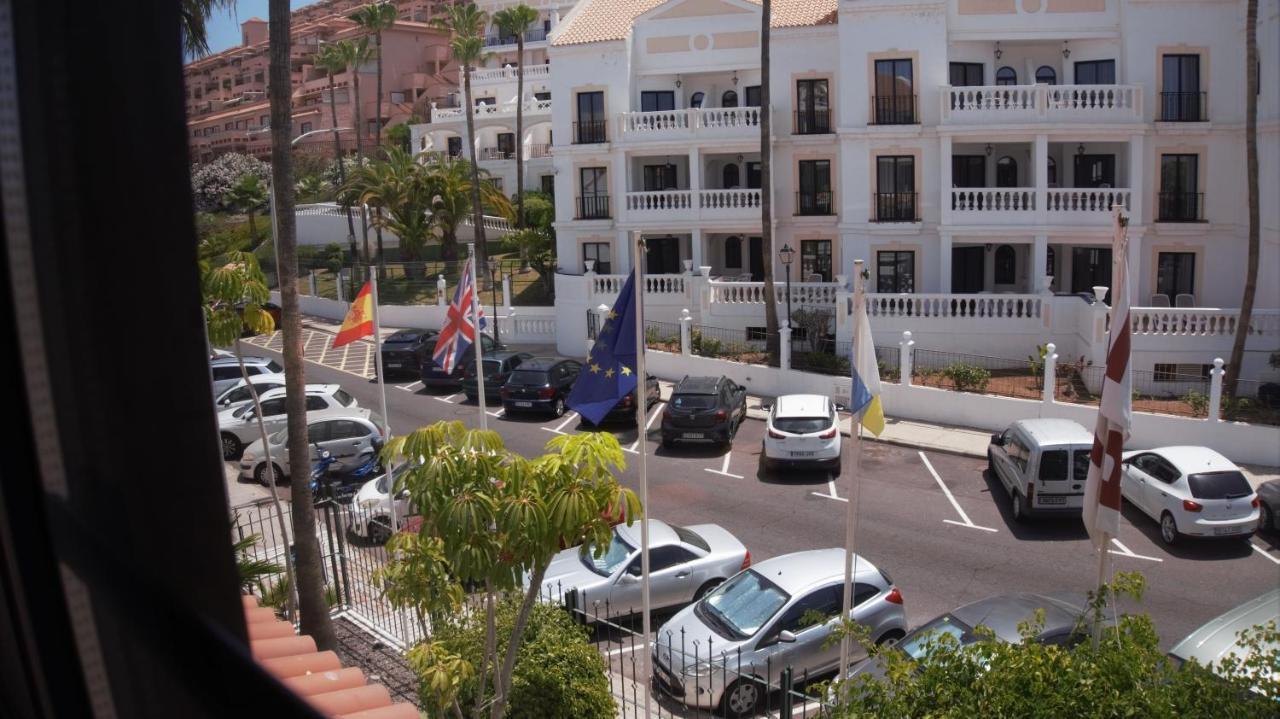 לוס כריסטיאנוס Greatly Located Apartment With Heated Pool, Los Cristianos מראה חיצוני תמונה