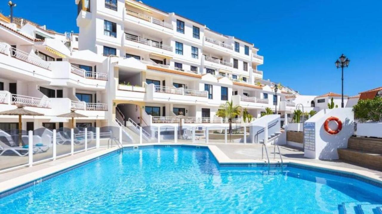 לוס כריסטיאנוס Greatly Located Apartment With Heated Pool, Los Cristianos מראה חיצוני תמונה