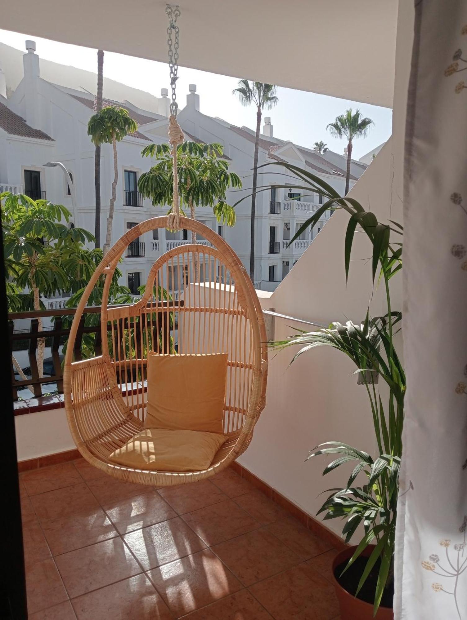 לוס כריסטיאנוס Greatly Located Apartment With Heated Pool, Los Cristianos מראה חיצוני תמונה