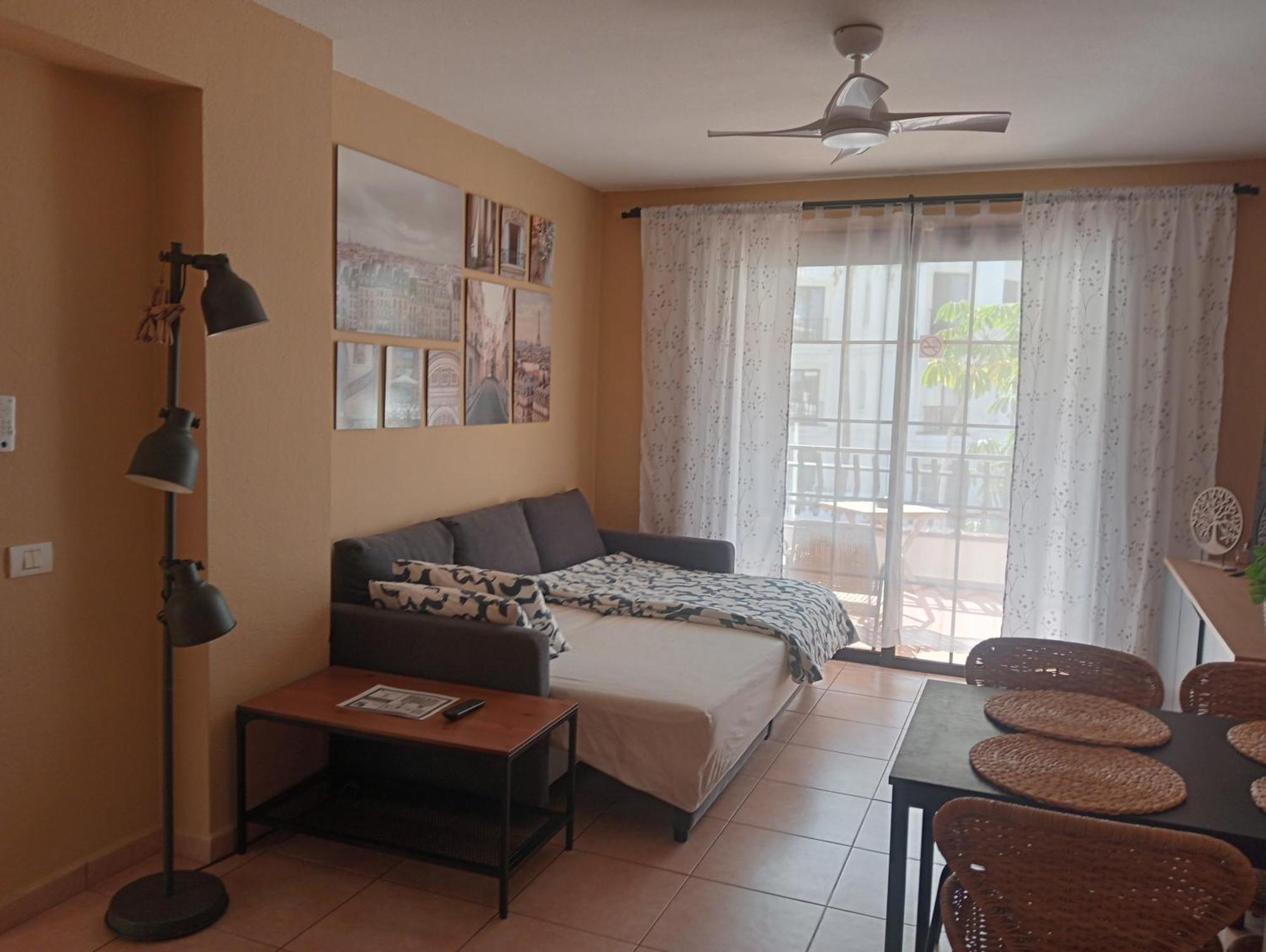 לוס כריסטיאנוס Greatly Located Apartment With Heated Pool, Los Cristianos מראה חיצוני תמונה