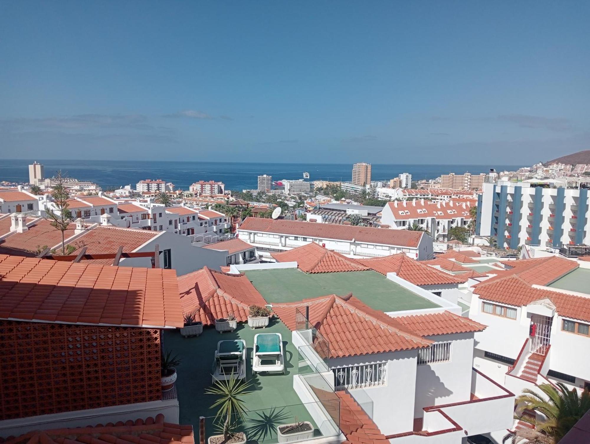 לוס כריסטיאנוס Greatly Located Apartment With Heated Pool, Los Cristianos מראה חיצוני תמונה