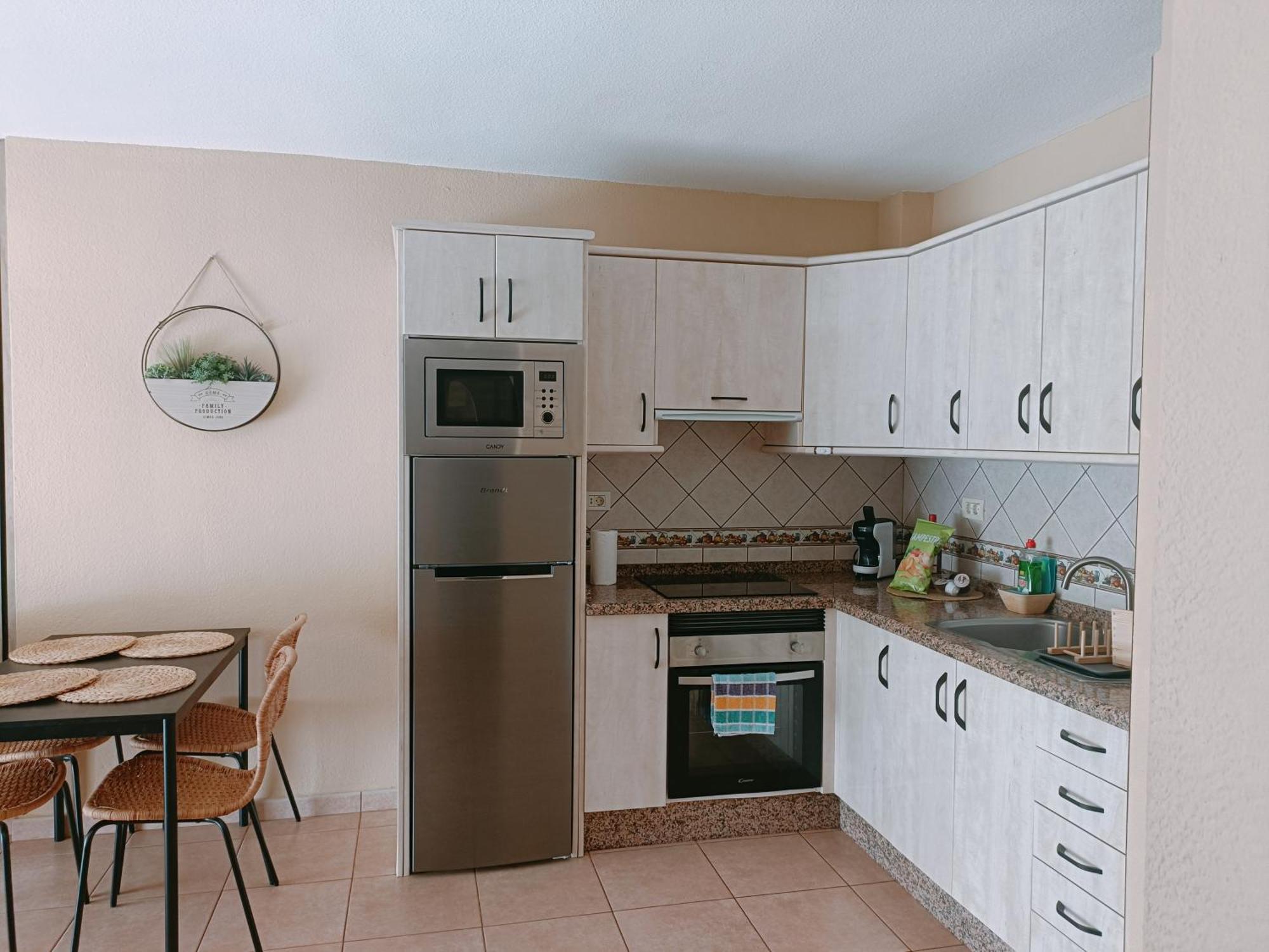 לוס כריסטיאנוס Greatly Located Apartment With Heated Pool, Los Cristianos מראה חיצוני תמונה