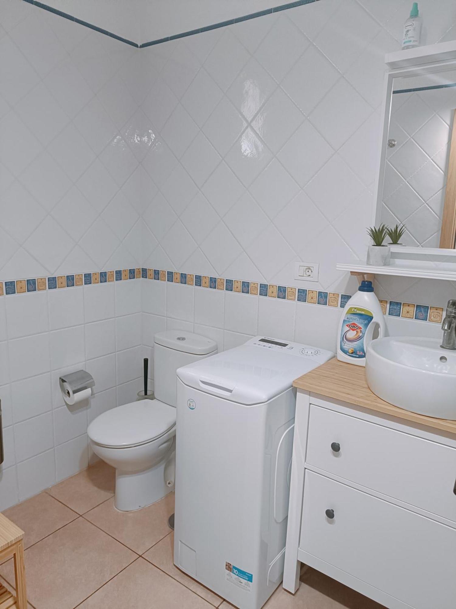 לוס כריסטיאנוס Greatly Located Apartment With Heated Pool, Los Cristianos מראה חיצוני תמונה